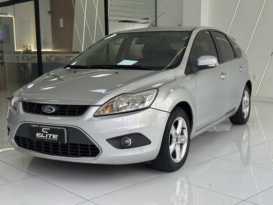 FORD FOCUS 1.6 GLX 8V FLEX 4P MANUAL FORD FOCUS 1.6 GLX 8V FLEX 4P MANUAL